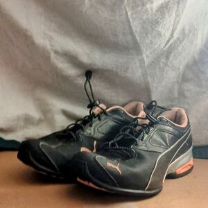 Black/ Pink Pull to tie Puma running shoes